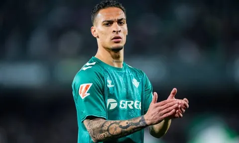Người đại diện của Antony đặt dấu hỏi cho Man United