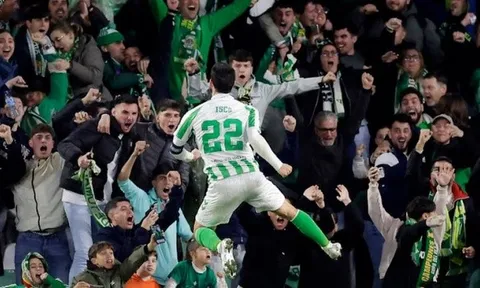 Betis 2-2 Guimaraes: Điểm cộng cho Antony; Isco lên tiếng