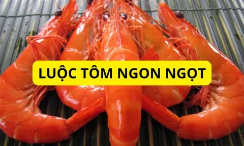 Dùng vài giọt nước này thì luộc tôm luôn ngon, thịt đỏ au thơm ngọt không tanh, ai cũng khen