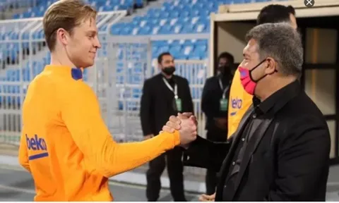 Frenkie de Jong và mối quan hệ ''khó nói'' với Barcelona