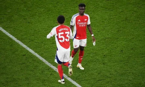 3 cách để Arsenal cùng lúc sử dụng Saka và Nwaneri
