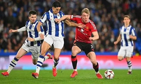 Scholes chỉ trích Dalot khi bỏ lỡ cơ hội chuyền cho Hojlund
