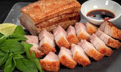 Cách nướng thịt giòn bì không cần lò nướng với 4 bước cực đơn giản