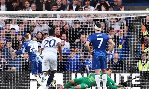Chelsea sau trận thắng Leicester: Vượt Man City; Lần đầu khó nuốt của Palmer