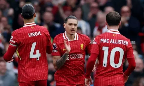 Liverpool 3-1 Southampton: Hai bộ mặt khác biệt; Trao chức vô địch ngay và luôn
