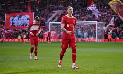 Paul Merson chỉ trích hành động liều lĩnh của Nunez