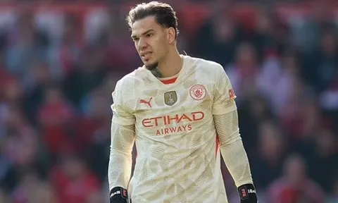 Pep phá vỡ im lặng về sai lầm của Ederson
