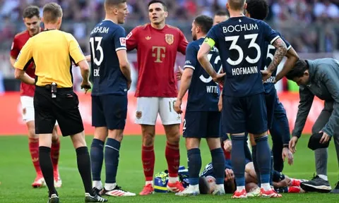 Quá thất vọng, "tội đồ" bỏ về ngay sau trận thua của Bayern
