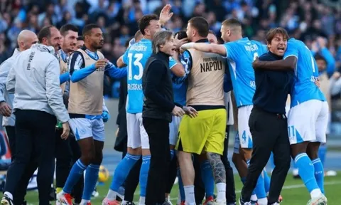 Conte: "Napoli đang làm điều phi thường"