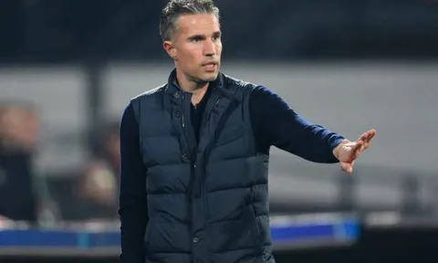 Cú sốc ập đến Van Persie trước trận gặp Inter