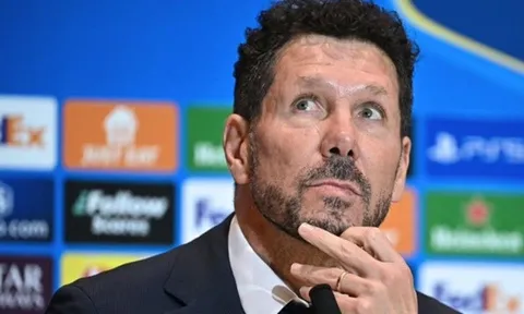 Simeone: ''Giơ tay lên nếu thấy Alvarez chạm bóng 2 lần''