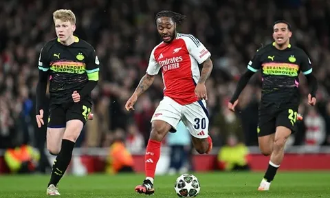 Sterling tự cứu lấy chính mình sau trận thắng của Arsenal
