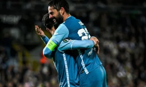 Antony tìm thấy 'cạ cứng' ở Betis