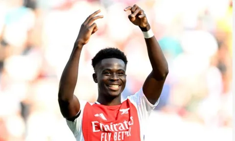 Bukayo Saka sẽ sớm vượt mặt David Beckham