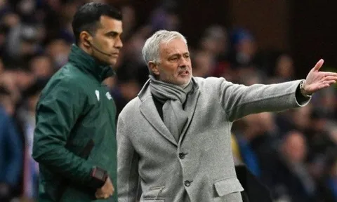 Quá đắng! Cơn ác mộng ám ảnh Mourinho