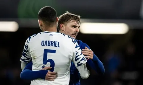 Sao Chelsea khiến Joe Cole 'đứng ngồi không yên'