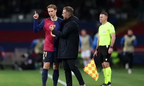 Hansi Flick úp mở về tương lai của Frenkie de Jong
