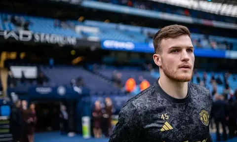 Dermot Mee là ai? Thủ môn trẻ có thể bất ngờ ra mắt M.U trước Leicester