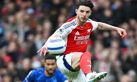 Những khoảnh khắc thú vị trận Arsenal - Chelsea: Enzo giận dữ; Raya lạ lùng
