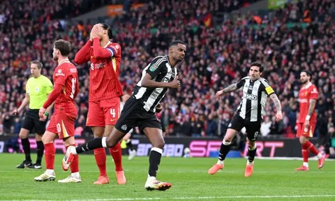 Liverpool 1-2 Newcastle: 7 thập kỷ chờ đợi và 1 tuần địa ngục