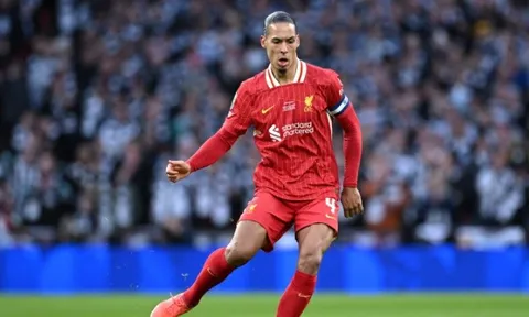 Virgil van Dijk hé lộ về tương lai tại Liverpool sau trận thua Newcastle