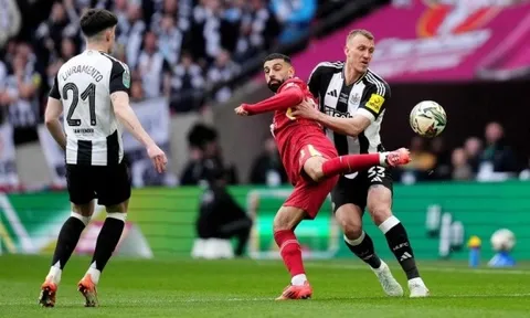 Sự thật Salah bị "khóa chặt" trước Newcastle: Điều gì đã xảy ra?
