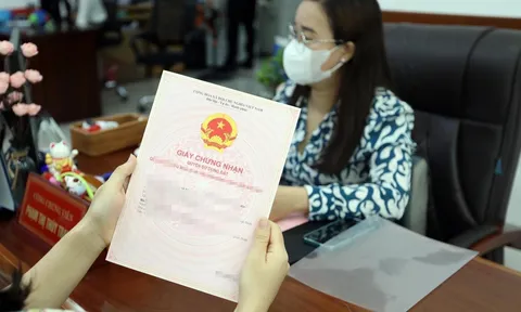 Bỏ Sổ Đỏ hộ gia đình: Người dân không đi đổi lại theo mẫu mới có bị phạt không?