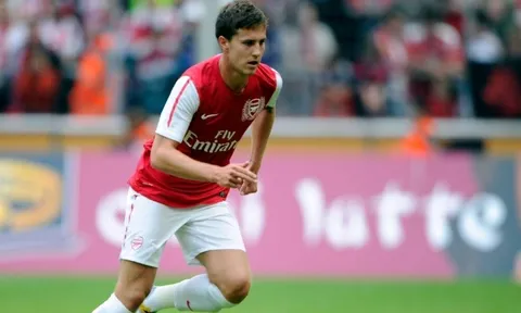 Cựu cầu thủ Arsenal trở lại làm HLV cho đội U14