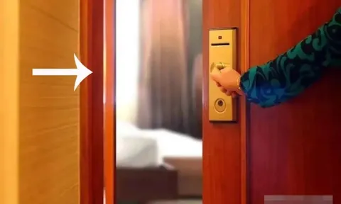 Khi ngủ ban đêm, nên để cửa phòng ngủ đóng hay mở?
