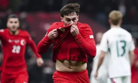 Trò cũ của Arne Slot có màn chào hàng ấn tượng đến Liverpool