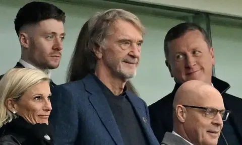 Sir Jim Ratcliffe bị nhóm CĐV khuyết tật của M.U chỉ trích