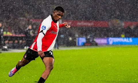 Barca nhắm phương án thay thế Alexander-Arnold của Liverpool