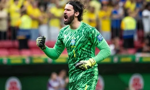 Nghi ngờ bị chấn động não, tình hình Alisson Becker đang ra sao?