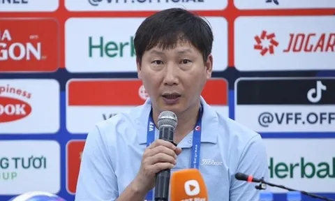 HLV Kim Sang-sik nói thẳng sức mạnh tuyển Lào