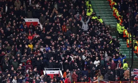 NÓNG! MU báo cáo sốc về vụ "xâm lấn" điên rồ tại Old Trafford
