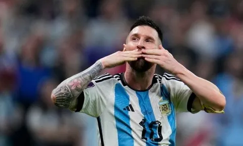 Messi làm điều này khi Argentina hủy diệt Brazil
