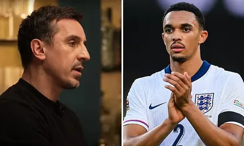 Gary Neville lý giải vì sao Alexander-Arnold không có cửa đá chính ở Real Madrid