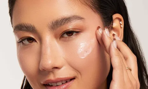 Thời điểm vàng để bôi serum retinol giúp da căng bóng, không lão hóa