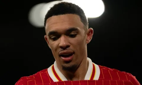 Carragher nêu lý do khiến Alexander-Arnold rời Liverpool