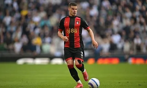 Milos Kerkez phá vỡ im lặng về động thái của Liverpool