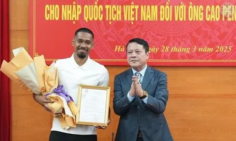 Pendant Quang Vinh chính thức nhận quốc tịch Việt Nam