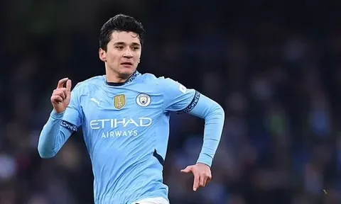 Quên đi những sai lầm, Pep Guardiola chỉ ra điều Khusanov mạnh nhất