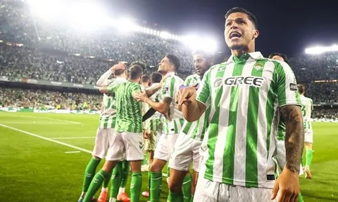Real Betis hủy diệt chuỗi bất bại của Sevilla