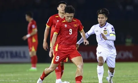 Đối đầu Malaysia, HLV Kim Sang Sik gây bất ngờ: Triệu tập loạt cầu thủ nhập tịch?