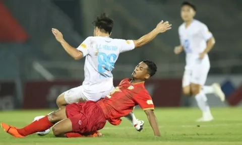 Cầu thủ Việt kiều bị treo giò khi V.League trở lại