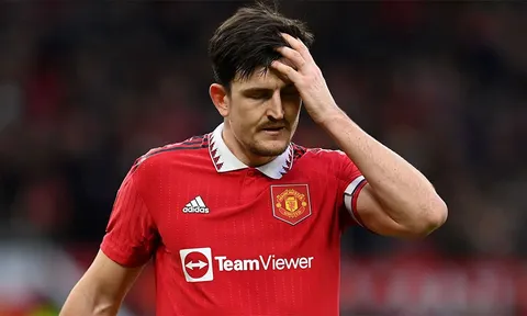 Harry Maguire đá tiền đạo, giải pháp táo bạo hay sự tuyệt vọng của MU?