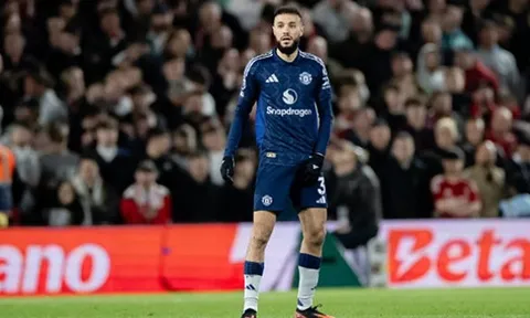 Màn trình diễn tệ hại của Mazraoui 'chôn vùi' hy vọng của Manchester United