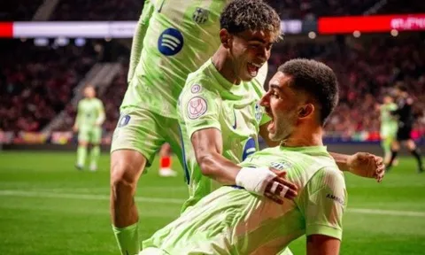 Cú ăn ba của Barcelona