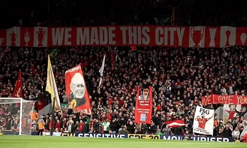 Liverpool thắng derby, Sky Sports vướng tranh cãi