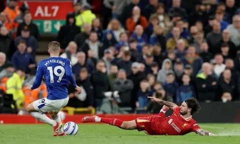 'Sững sờ Liverpool, mùa giải khó tin với Arne Slot'